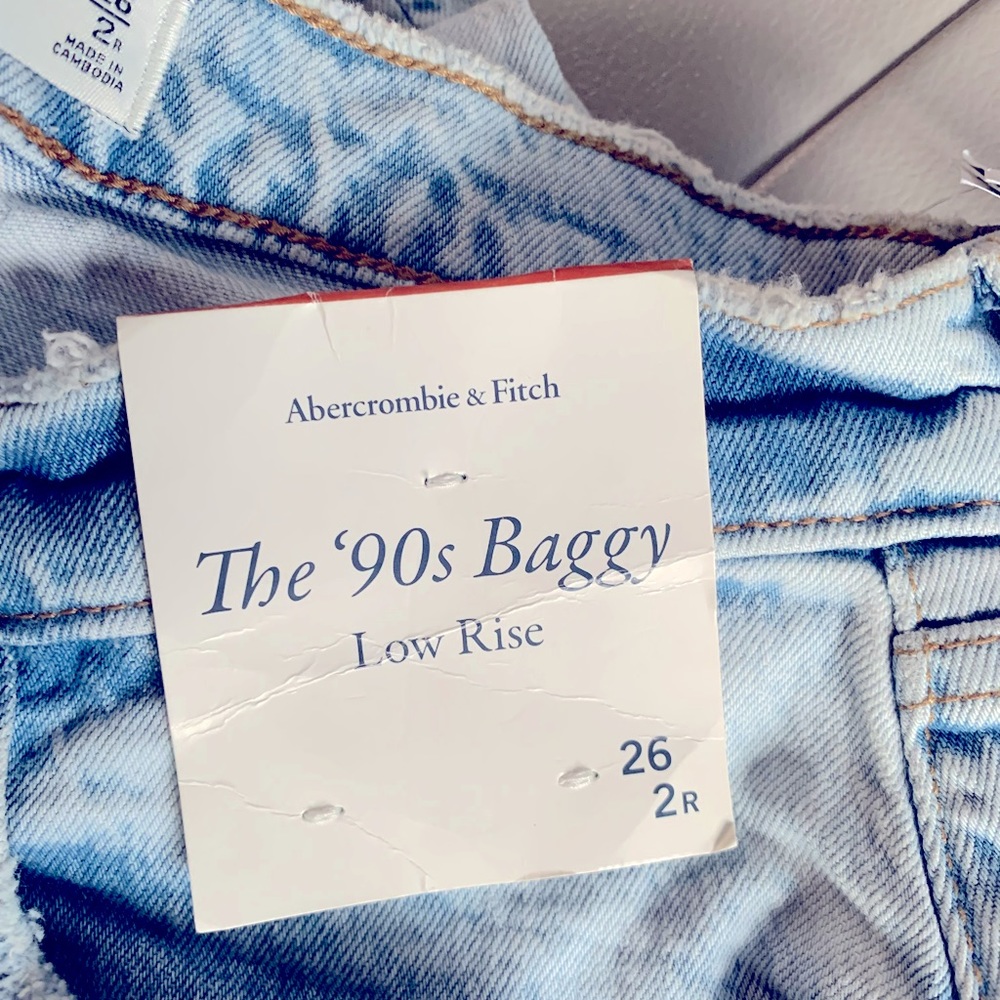 Abercrombie 90’s baggy low rise white wash women jeans size 26